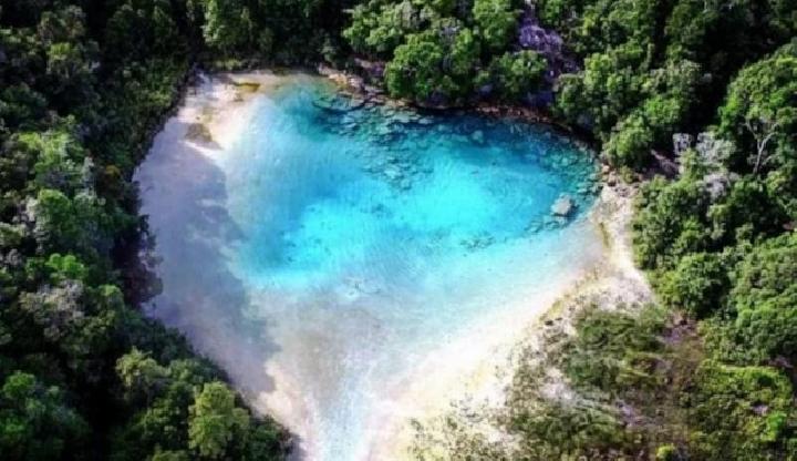Danau Ayamaru: Keindahan Alam Tersembunyi di Papua Barat