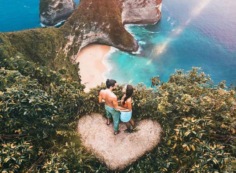 7 Destinasi Wisata Romantis di Indonesia untuk Liburan Bersama Pasangan