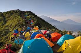 Wisata Gunung: Tips dan Tahapan Pendakian untuk Para Petualang Pemula