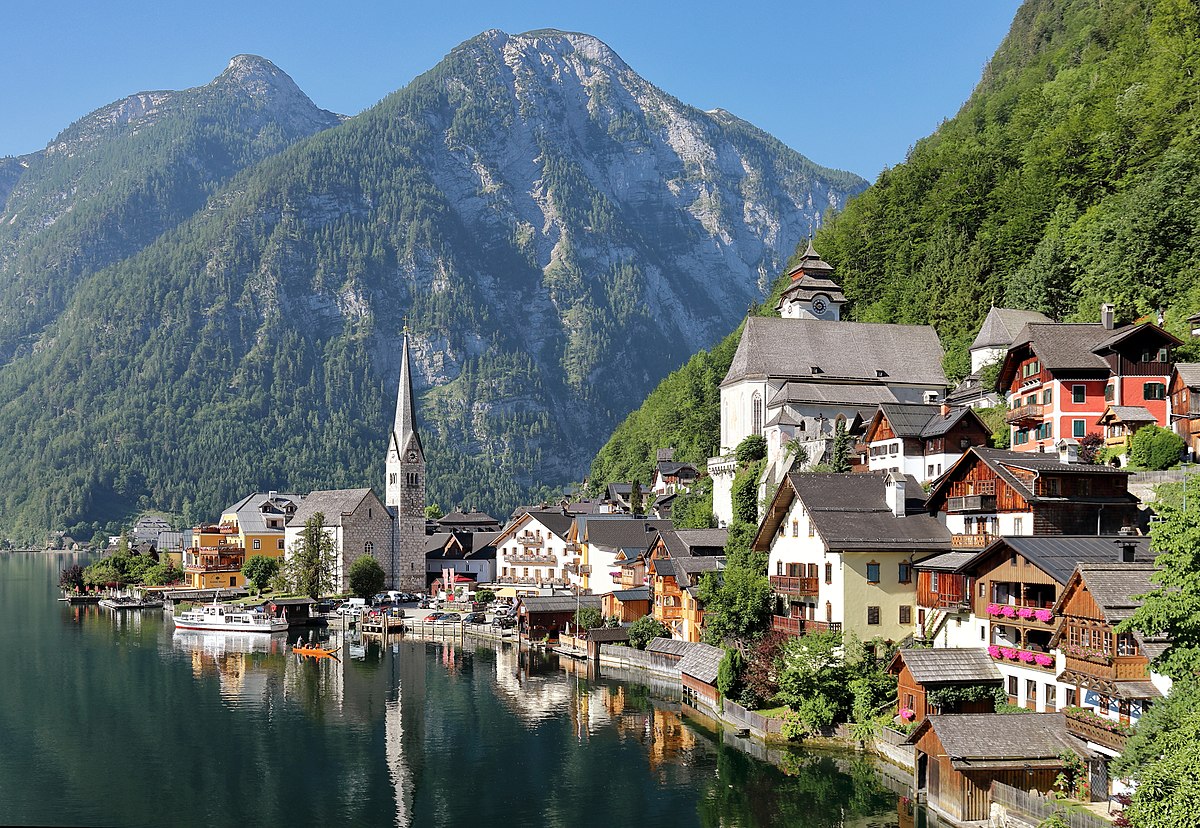 Desa Hallstatt, Austria: Keindahan Danau dan Pegunungan yang Menawan