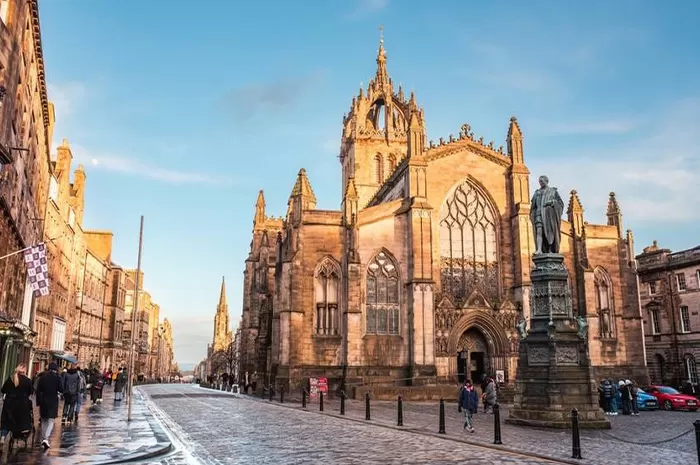 Kota Tua Penuh Cerita di Edinburgh: Romantis & Historis di Ibu Kota Skotlandia